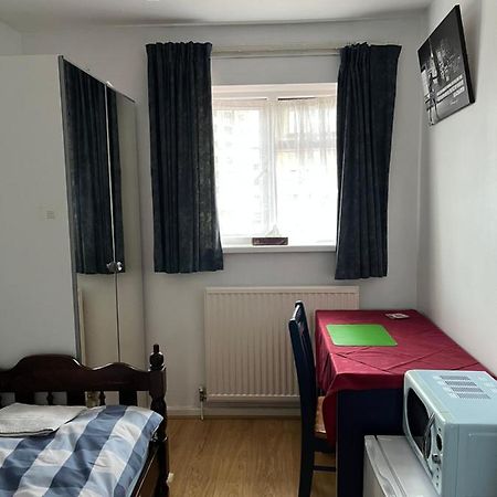Comfortable Single Bedroom With Free On Site Parking Kingston upon Thames  Extérieur photo