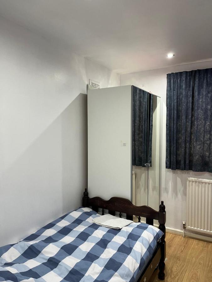 Comfortable Single Bedroom With Free On Site Parking Kingston upon Thames  Extérieur photo